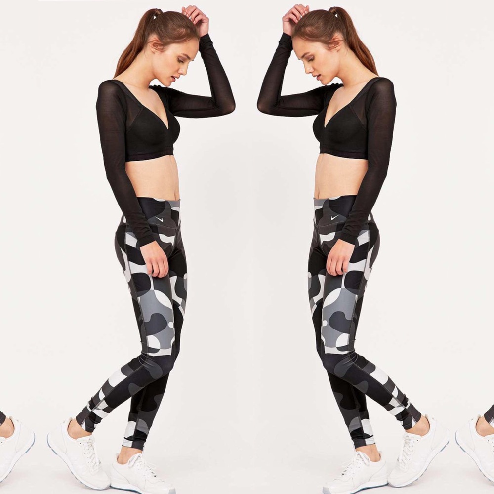 Nike pink camo print legging in pink and gray - Picture 2 of 7